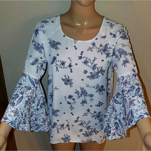 Adorable Lauren Conrad Floral Top, - Picture 1 of 6